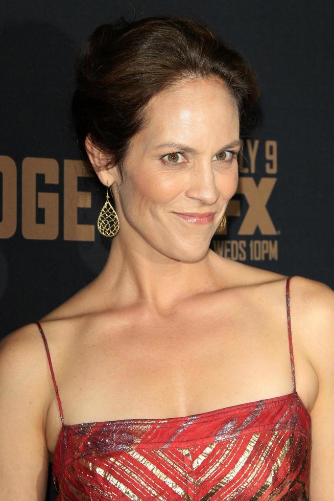 Los angeles, 7 juil - annabeth gish à la première projection du pont au pacific design center le 7 juillet 2014 à west hollywood, ca photo