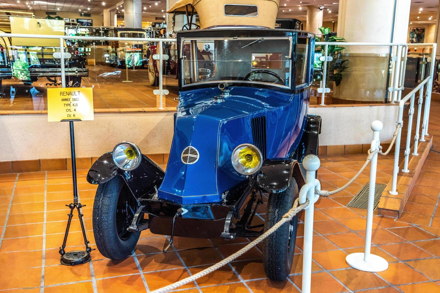 fontvieille, monaco - juin 2017 bleu renault kj1 1922 à monaco photo