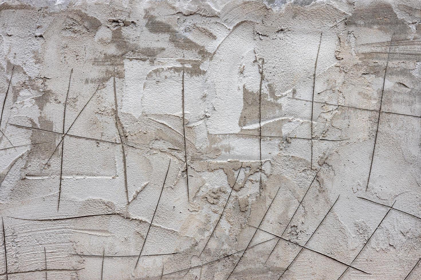 le fond texturé du mur de ciment, plâtré avec une simplicité rustique avec des rayures. photo