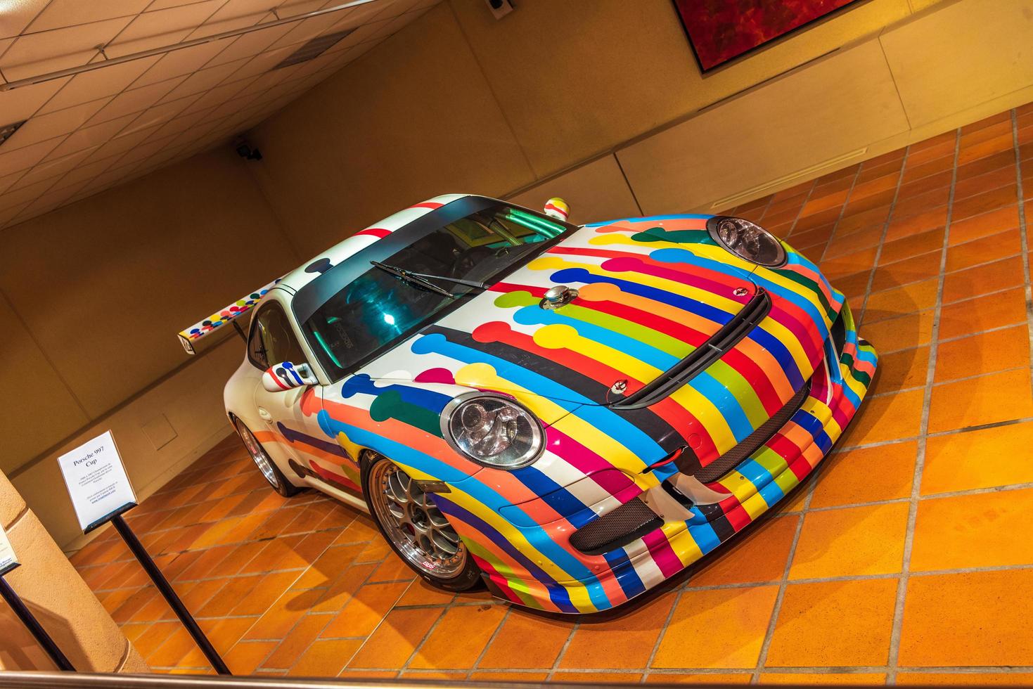 fontvieille, monaco - juin 2017 multicolor porsche 997 cup 911 2006 à monaco top cars collection museum photo