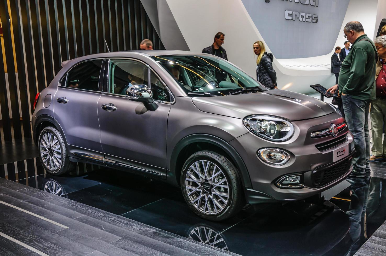 francfort - sept 2015 fiat 500x présenté à iaa international photo