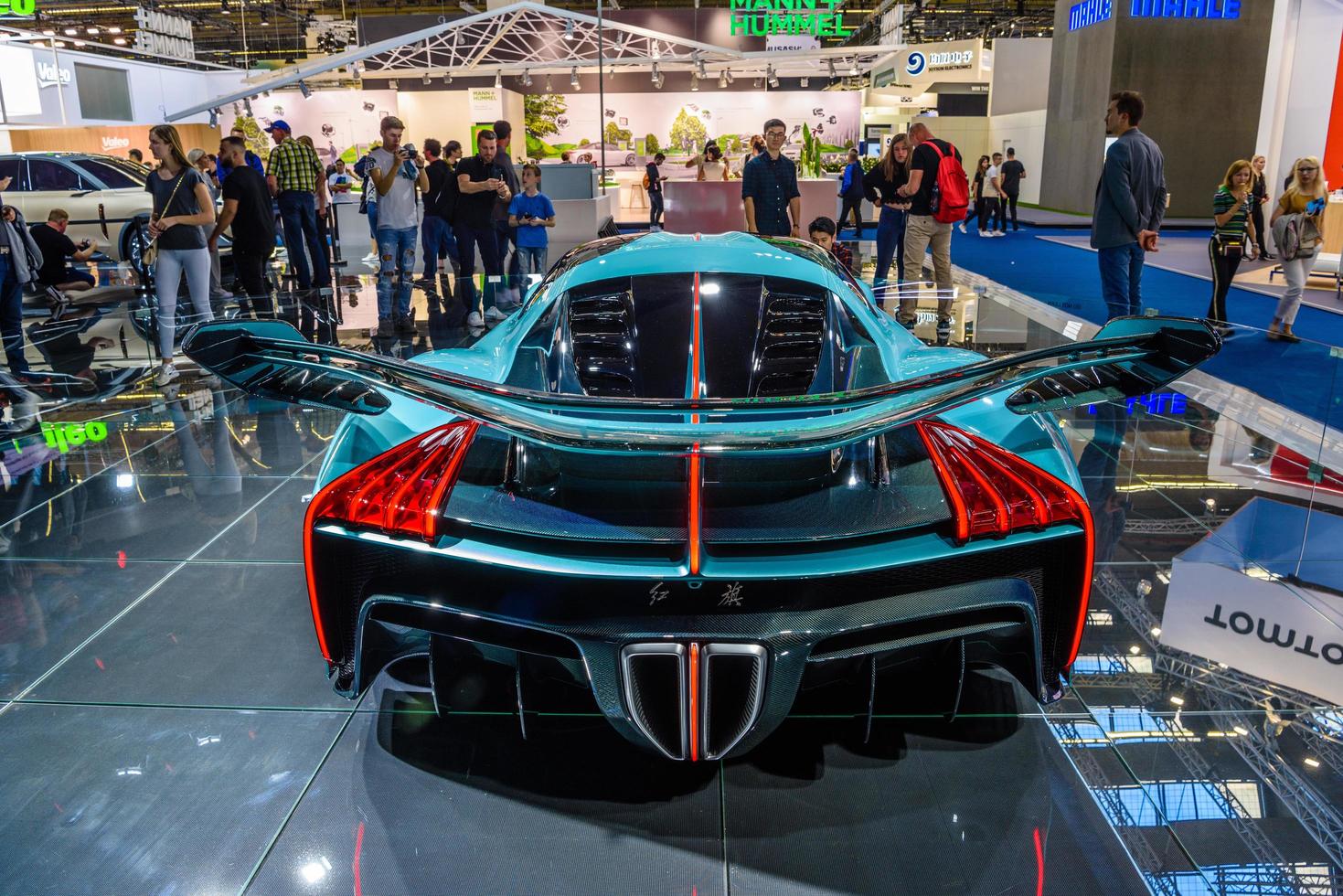 francfort, allemagne - septembre 2019 bleu azur hongqi s9 - supercar électrique de 1400 ch en provenance de chine, salon international de l'automobile iaa photo