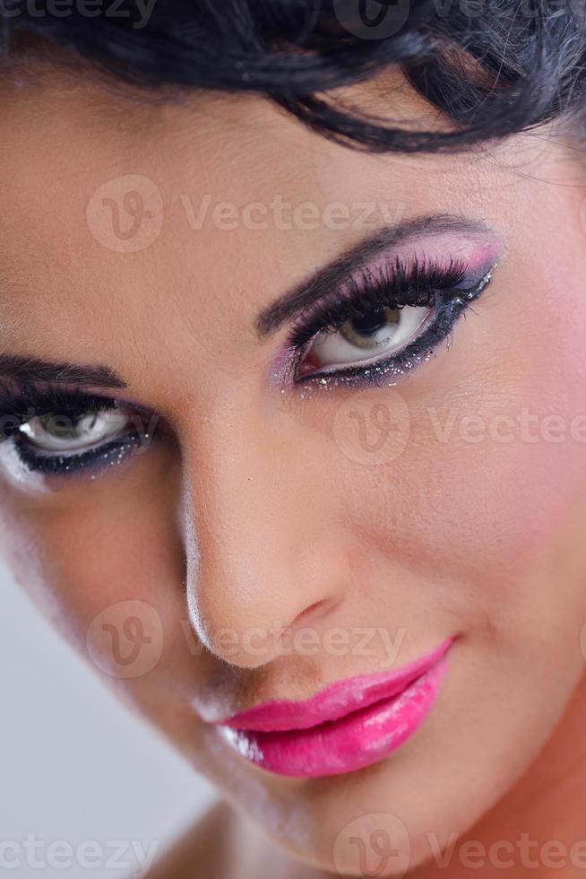 belle femme avec du maquillage de luxe photo