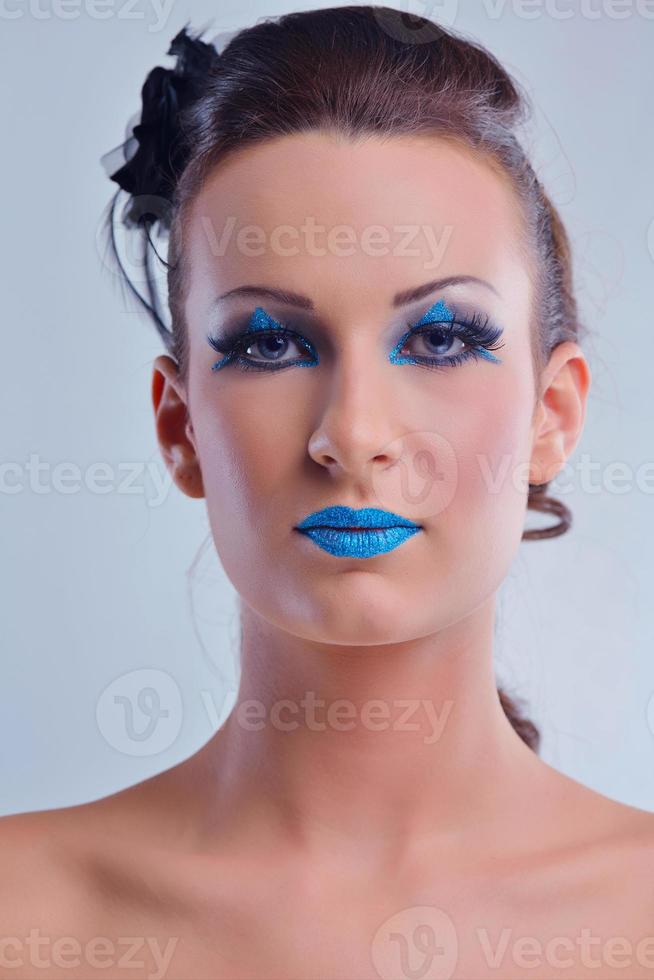 belle femme avec du maquillage de luxe photo