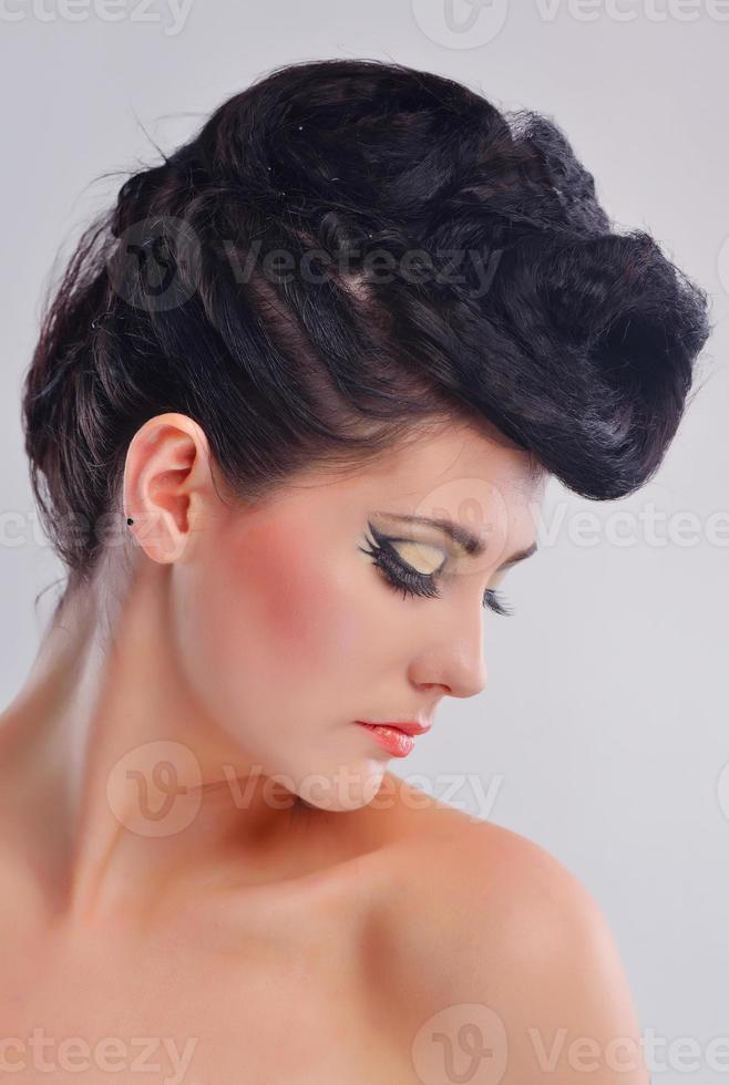 belle femme avec du maquillage de luxe photo