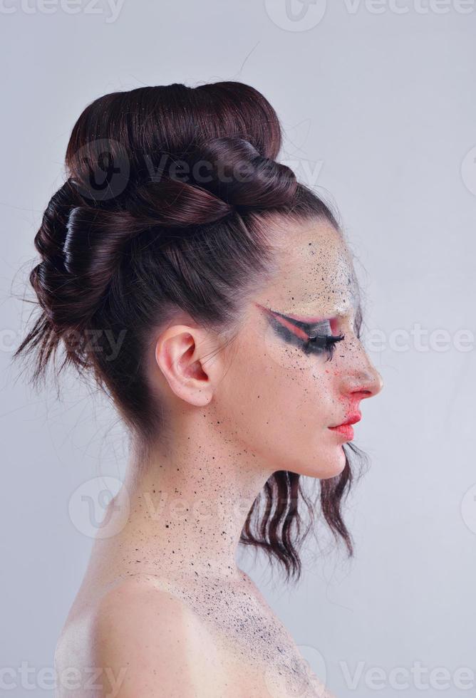 belle femme avec du maquillage de luxe photo