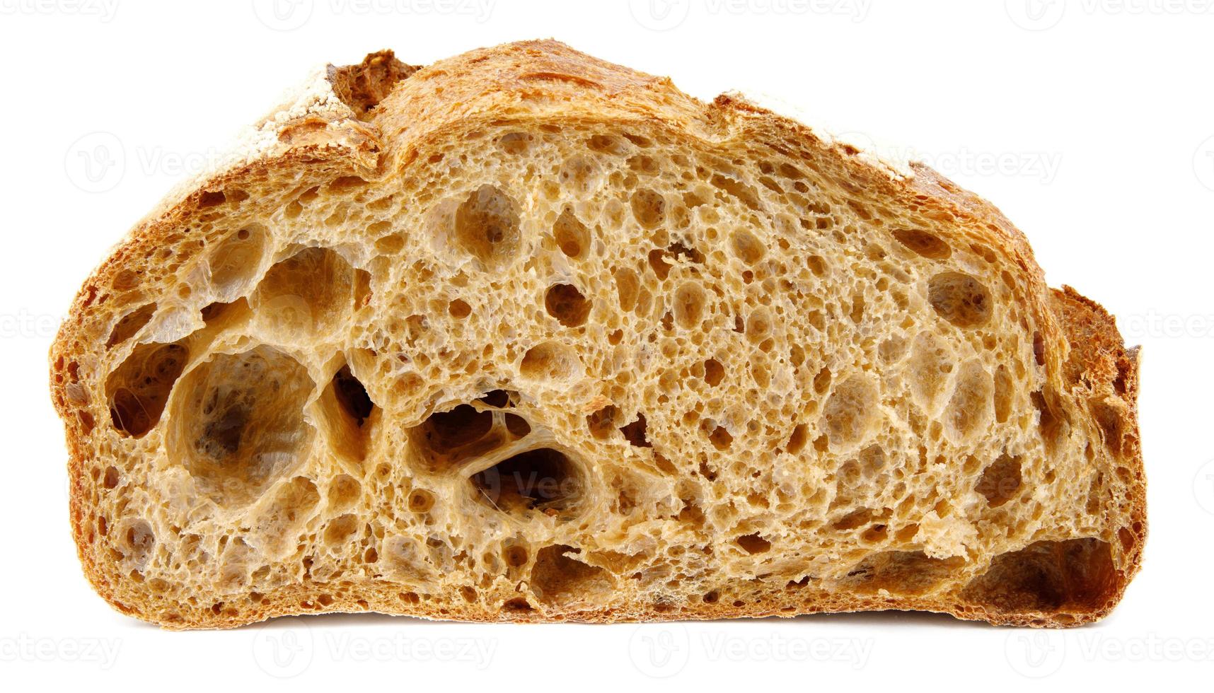 miche de pain en tranches isolé sur fond blanc. photo