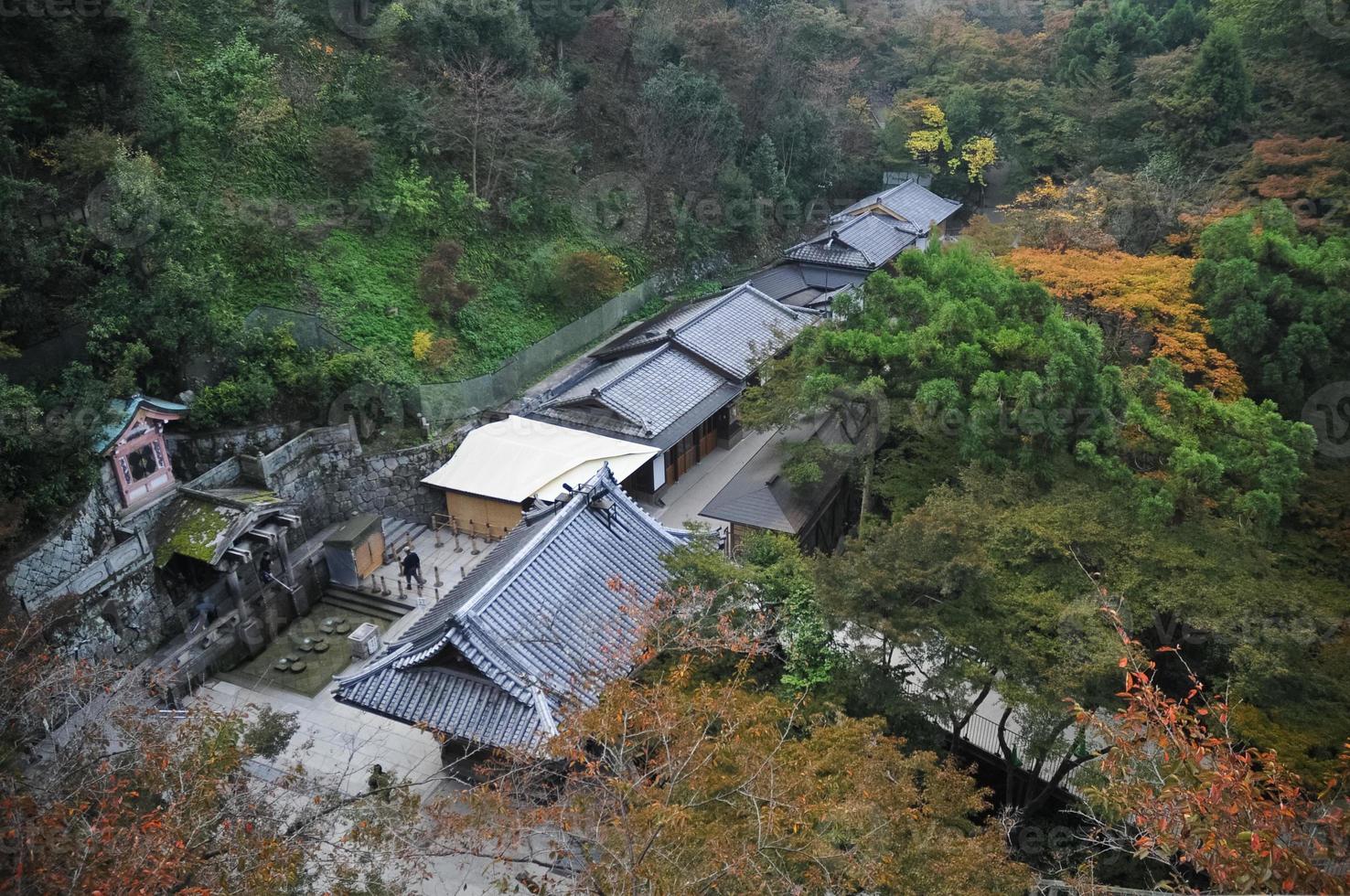 perspective vue à vol d'oiseau des anciens bâtiments japonais à kyoto photo