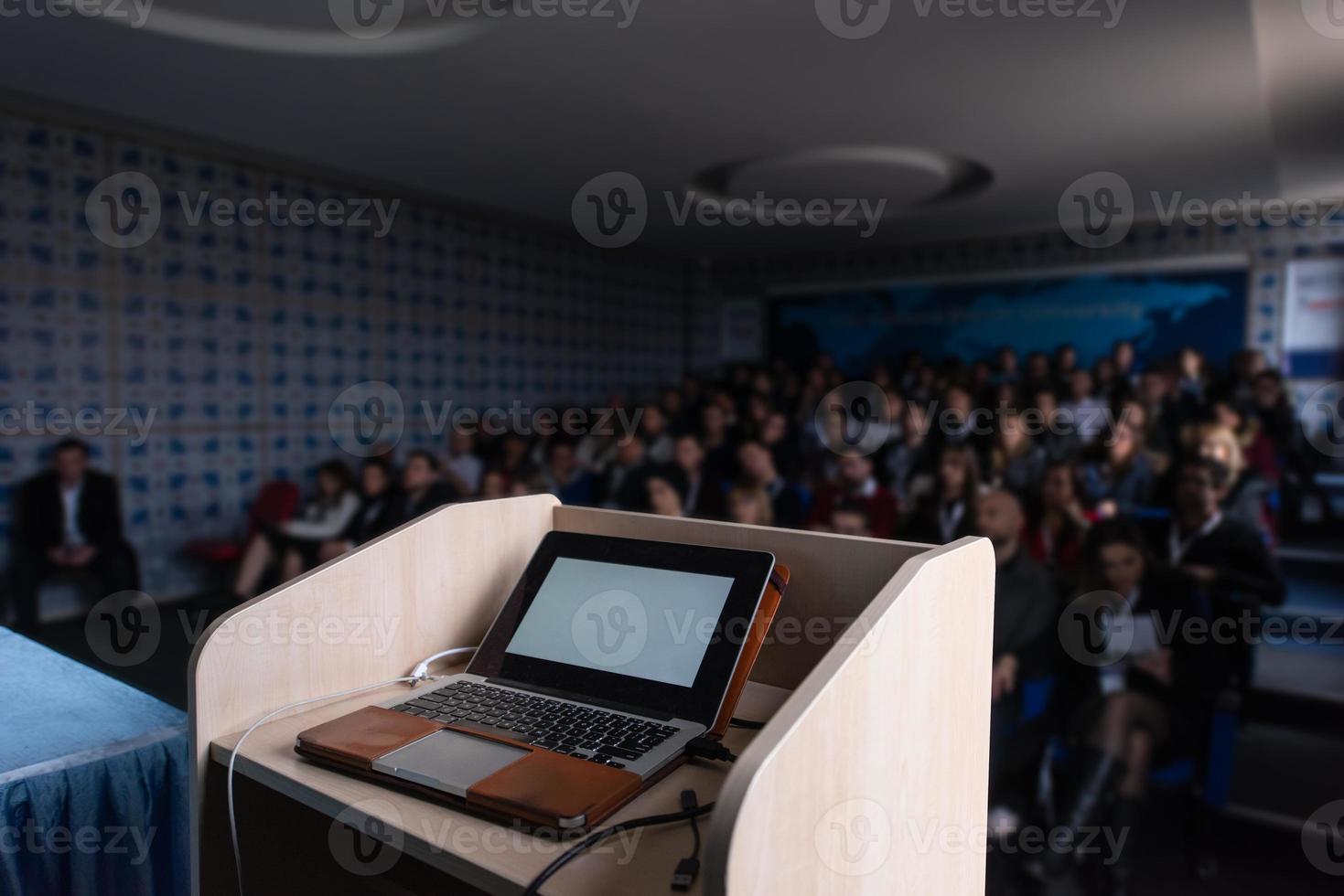 ordinateur portable sur le podium photo