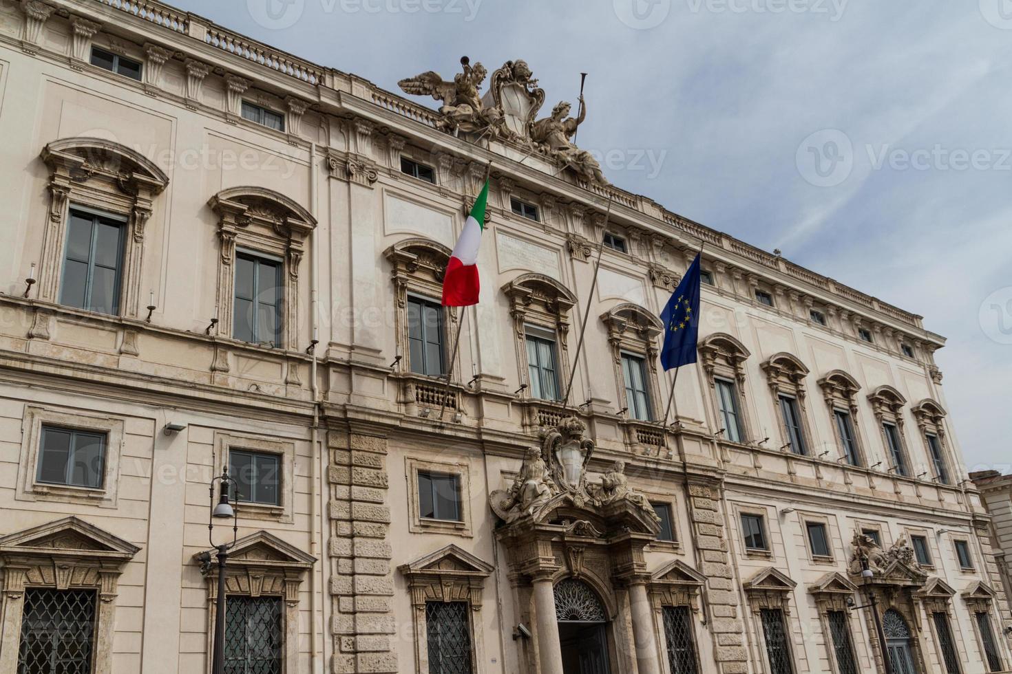 rome, le bâtiment de la consulta sur la place du quirinal. photo