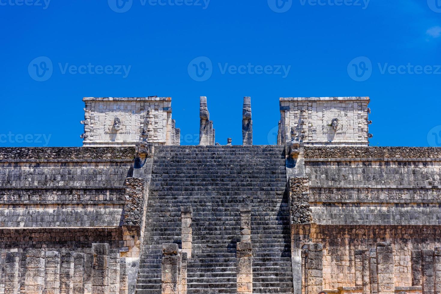 temple des guerriers à chichen itza, quintana roo, mexique. ruines mayas près de cancun photo