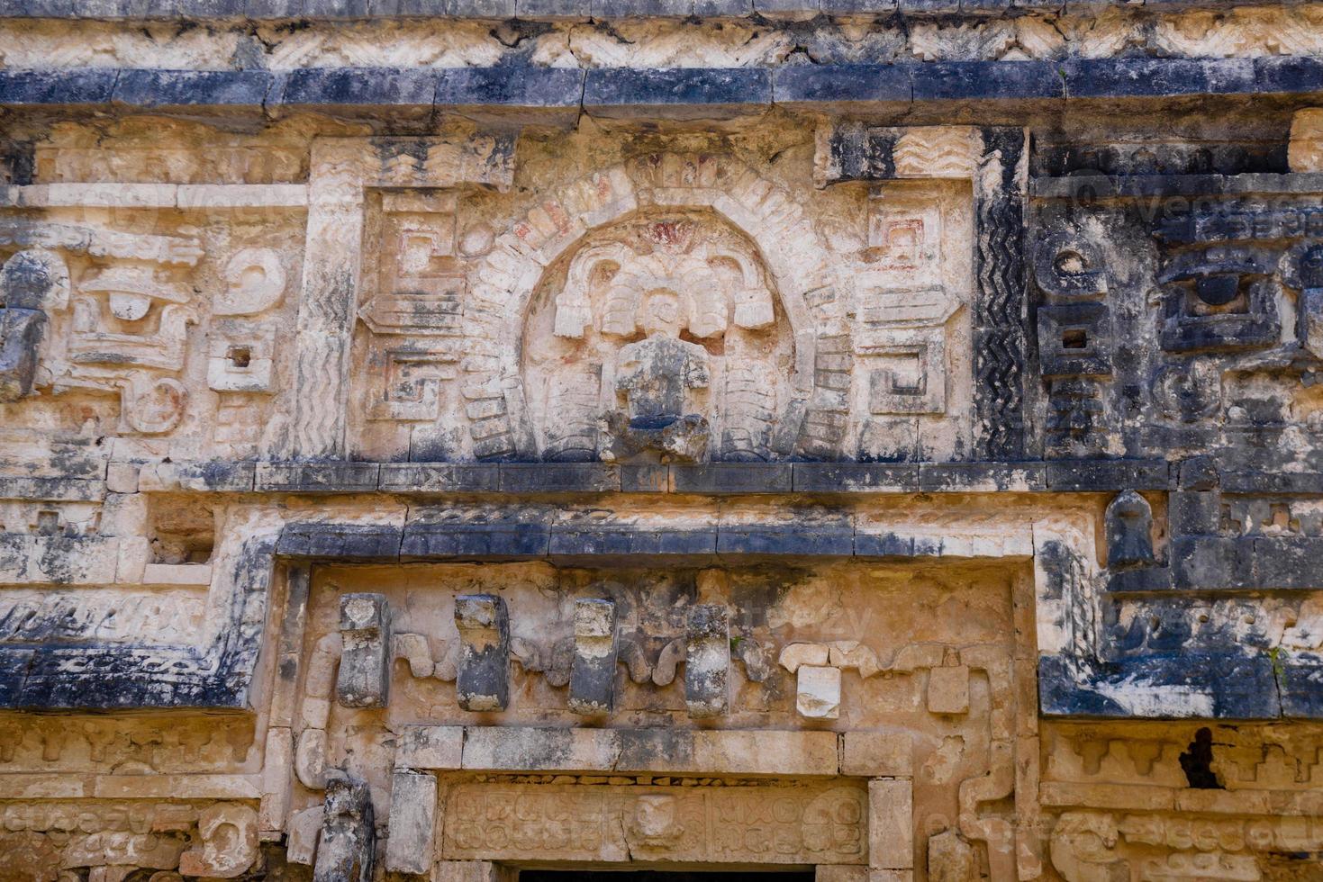 adorer les églises mayas élaborer des structures pour le culte du dieu de la pluie chaac, complexe du monastère, chichen itza, yucatan, mexique, civilisation maya photo