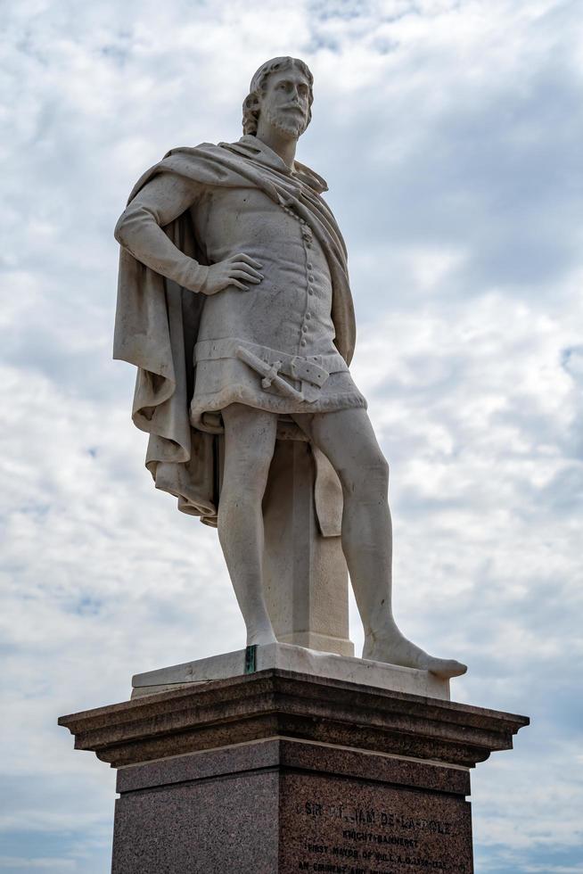 Kingston Upon Hull, Yorkshire, Royaume-Uni - 17 juillet. Statue de Sir William de la Pole à Kingston Upon Hull le 17 juillet 2022 photo