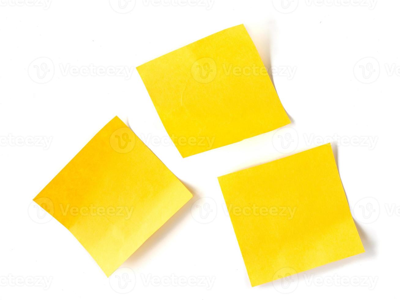 papier à lettres bâton jaune sur fond blanc photo