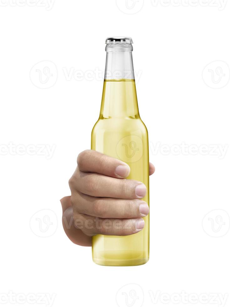 Un homme tenant une bouteille de bière isolé sur fond blanc photo