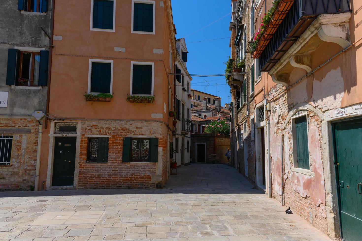 marcher dans les rues de venise photo