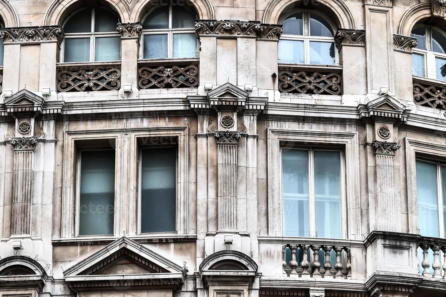 Architecture britannique et façades de bâtiments résidentiels dans les rues de Londres Royaume-Uni photo