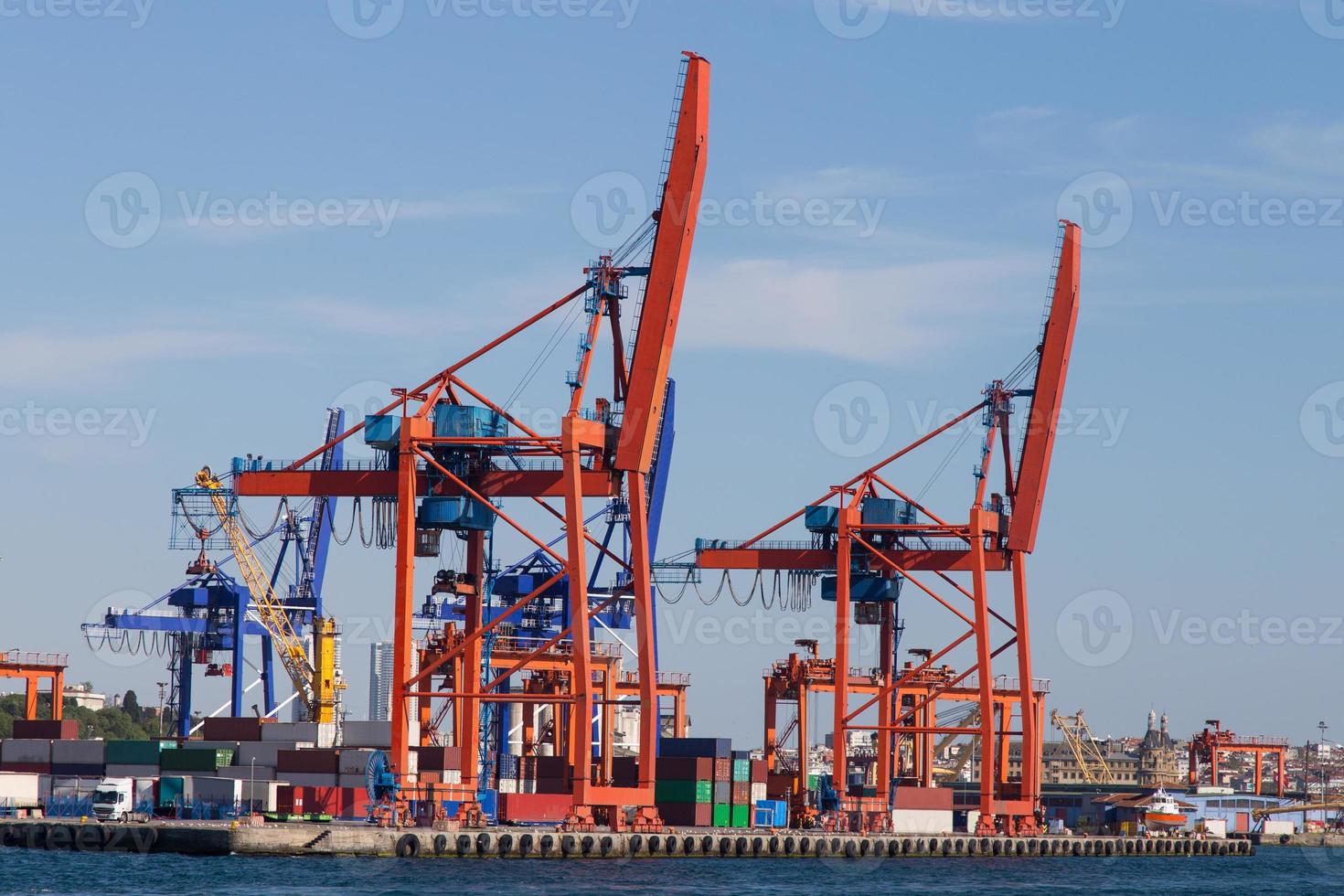 grues portuaires oranges photo