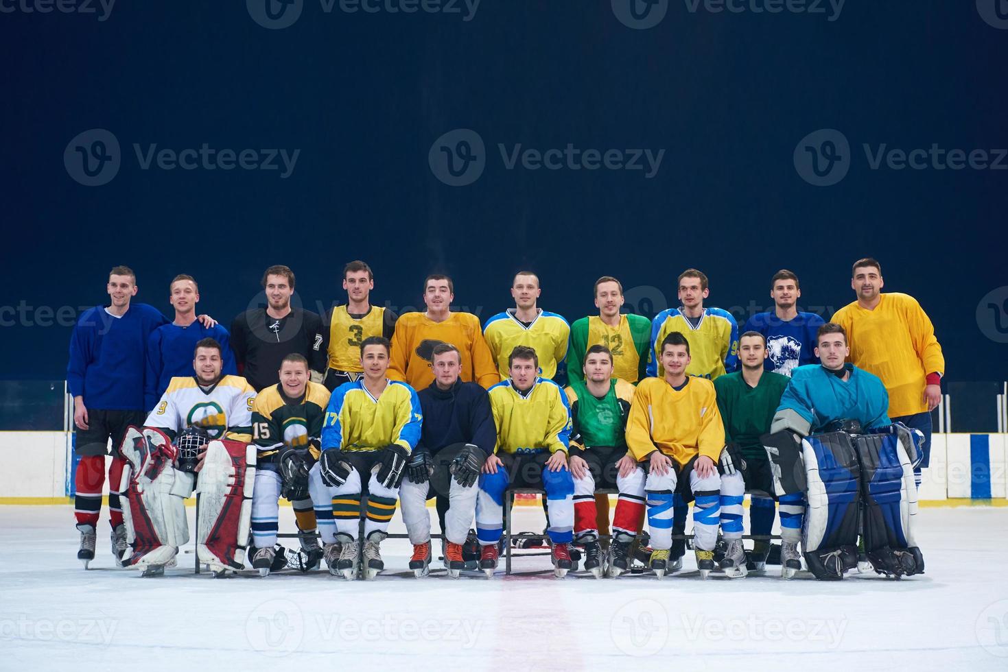 portrait d'équipe de joueurs de hockey sur glace photo