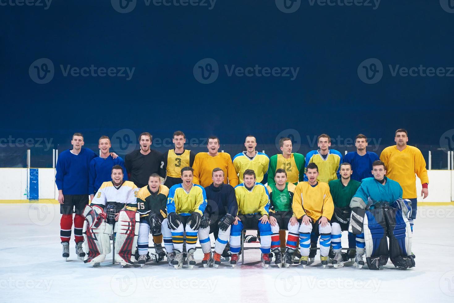 portrait d'équipe de joueurs de hockey sur glace photo