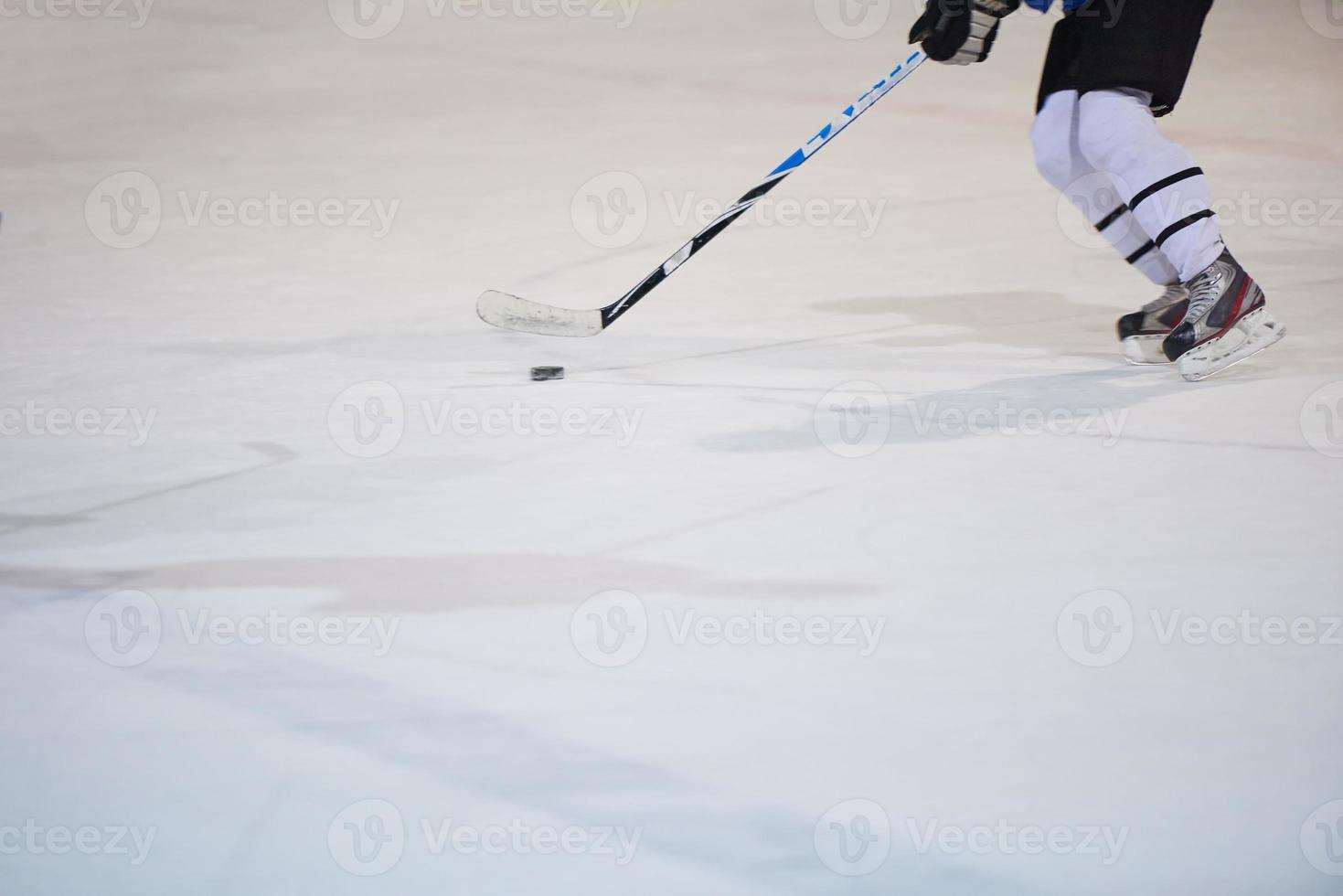 joueur de hockey sur glace en action photo