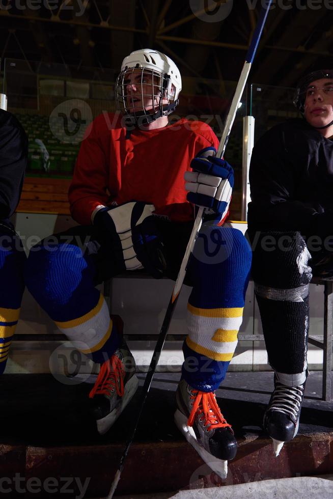 joueurs de hockey sur glace sur banc photo