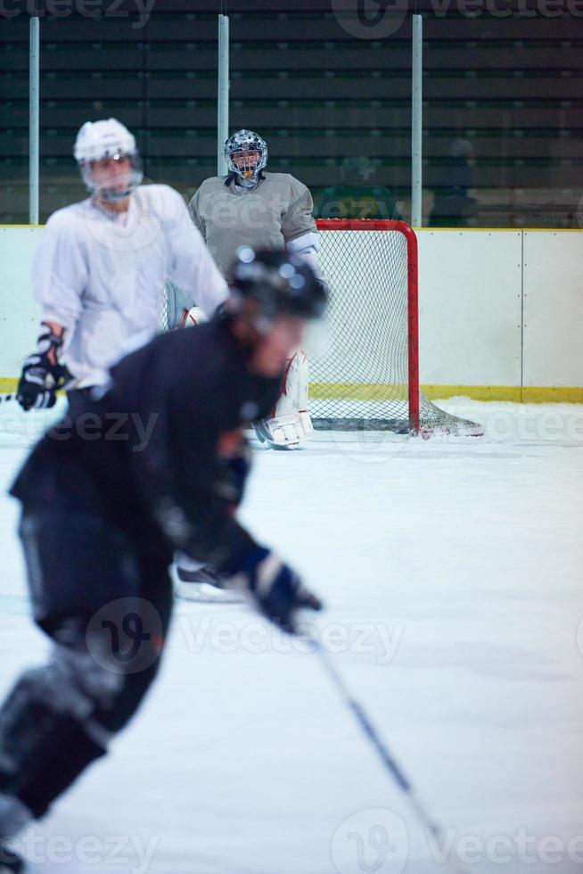 joueur de hockey sur glace en action photo