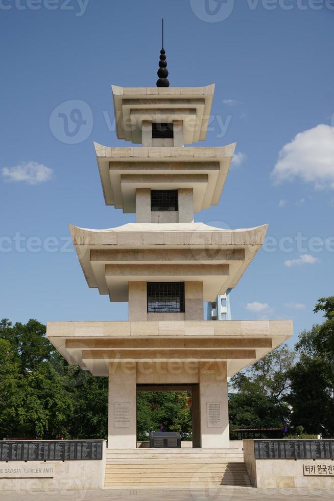 monument du soldat turc dans la guerre de corée, ankara, turkiye photo