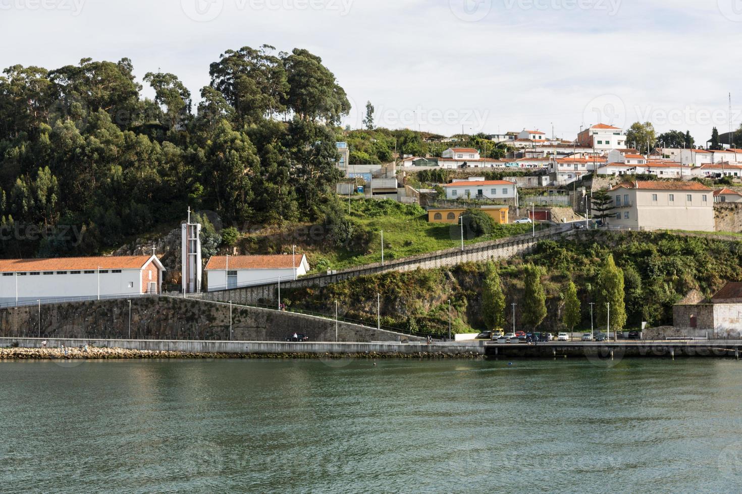 vue sur la ville de porto au bord de la rivière photo