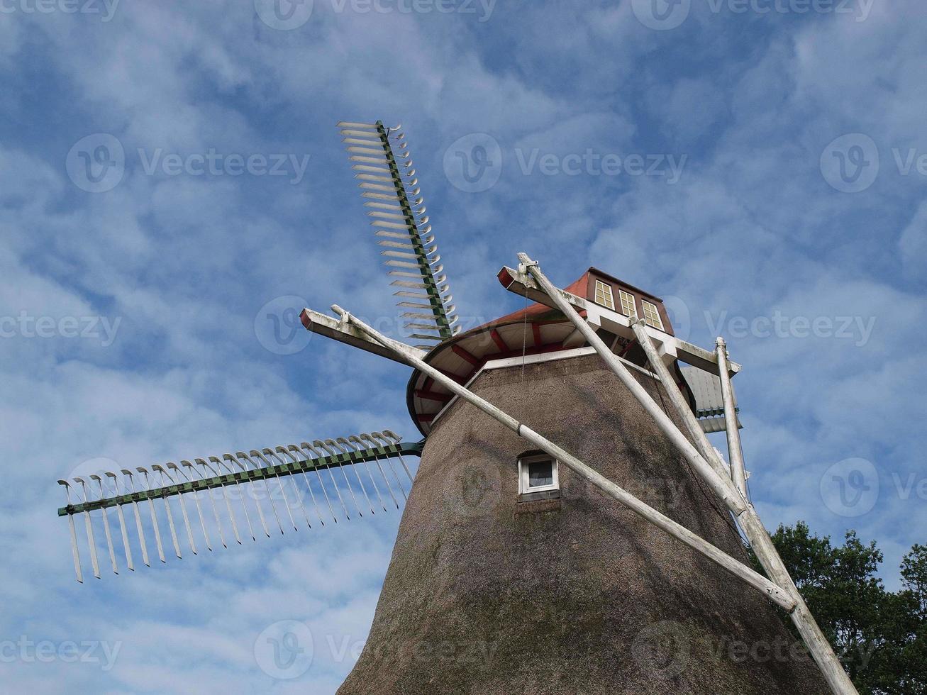 Moulin à vent en Frise orientale photo