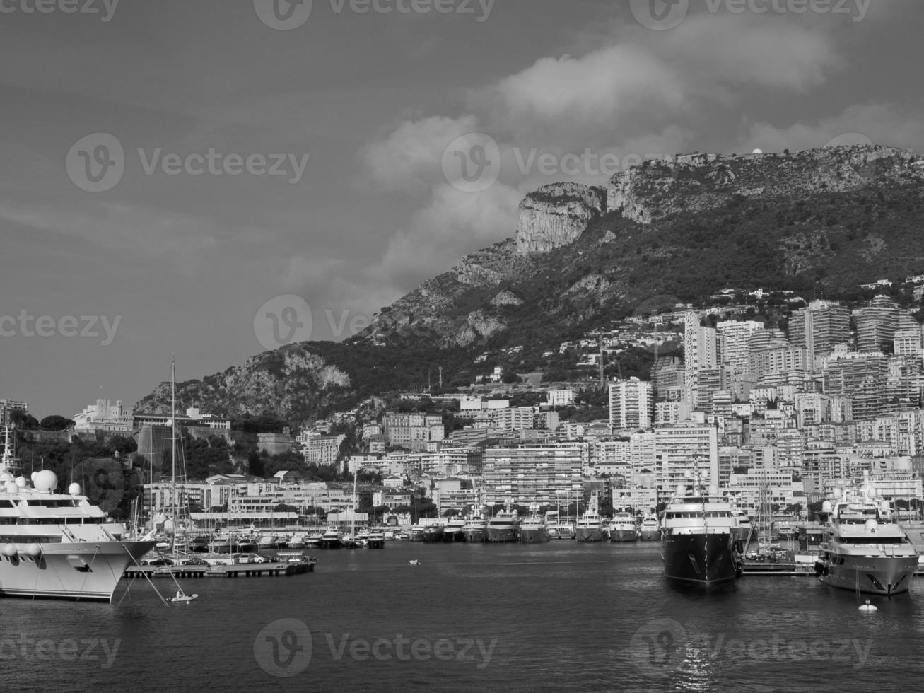 monaco au bord de la méditerranée photo