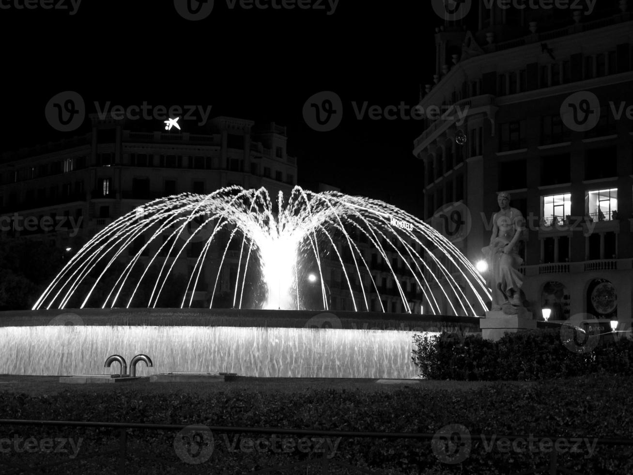 Barcelone la nuit photo