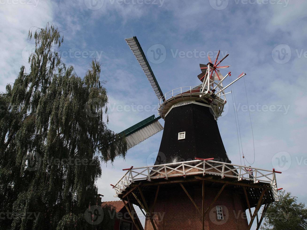 Moulin à vent en Frise orientale photo