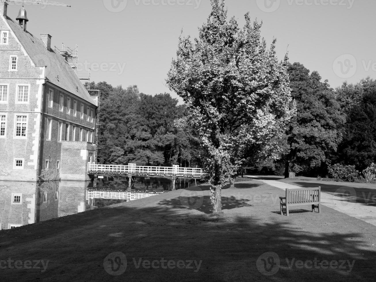 vieux château dans le muensterland allemand photo