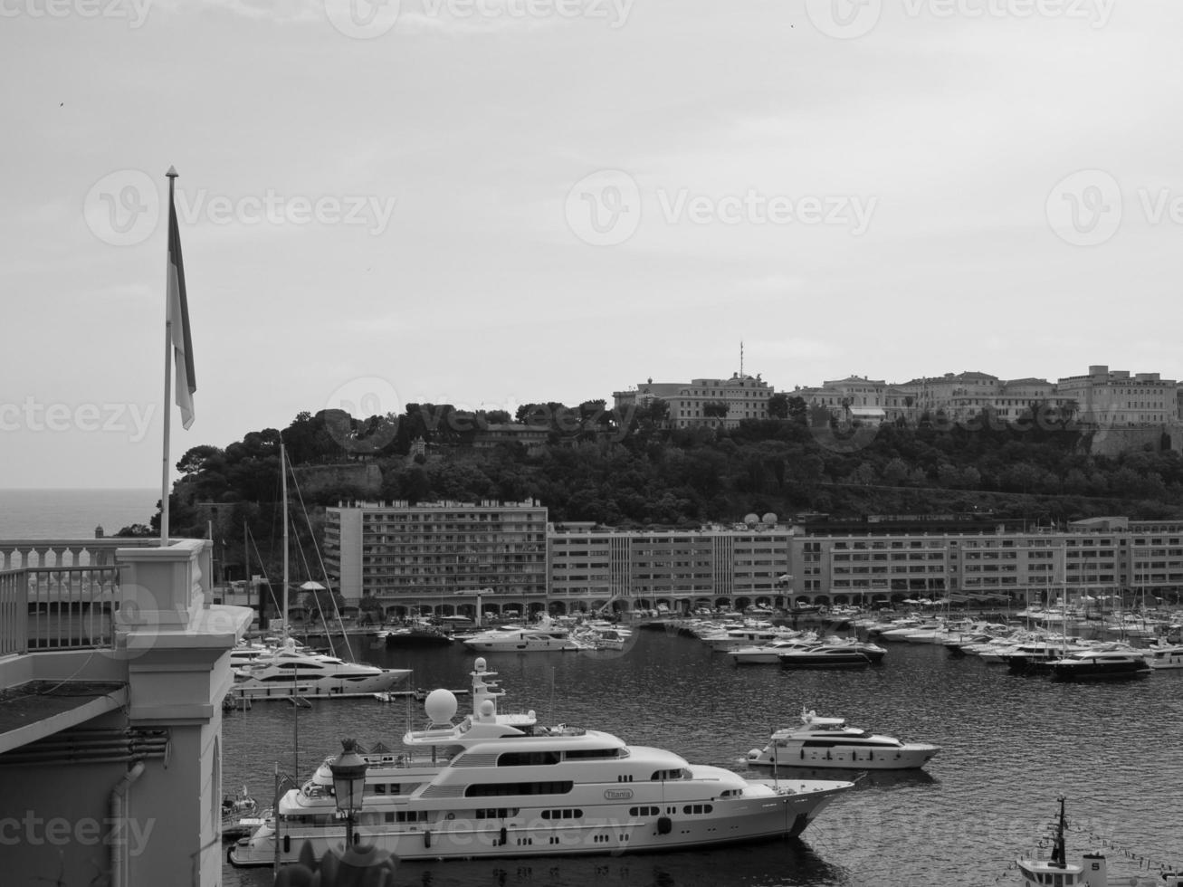 monaco au bord de la méditerranée photo