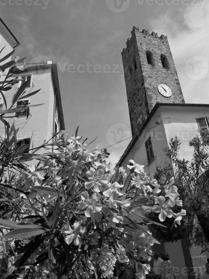 monterosso en italie photo