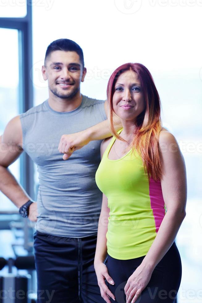 couple à la salle de sport photo