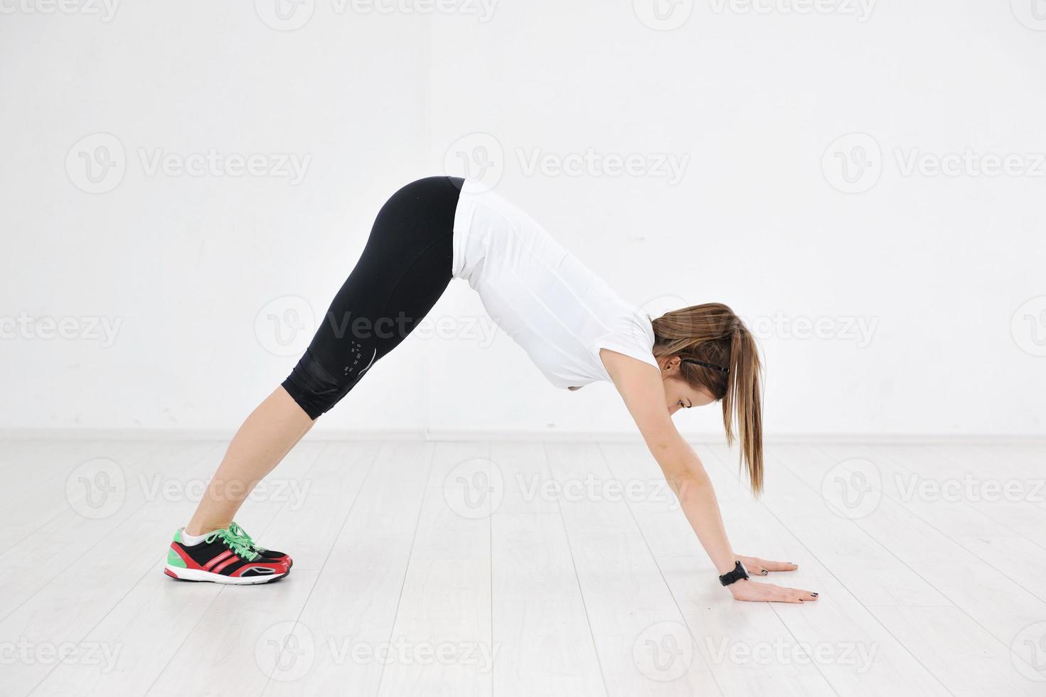 séance d'entraînement de remise en forme jeune femme photo