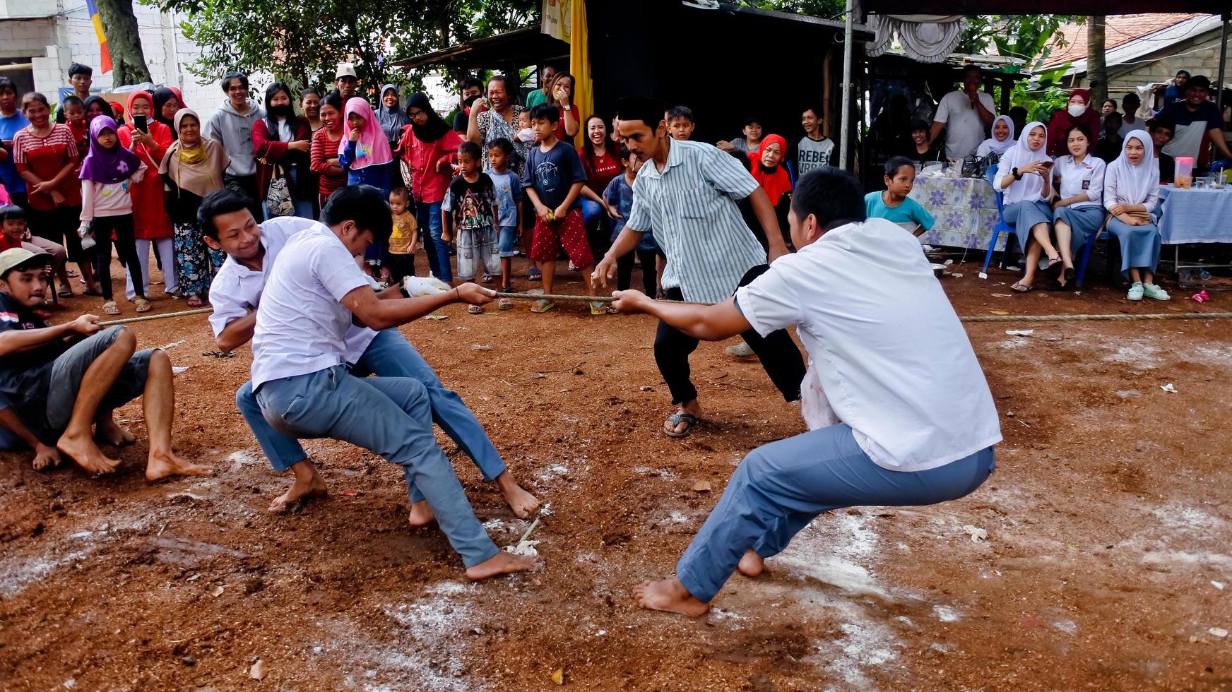 pamulang, 17 août 2022. divers concours pour commémorer la fête de l'indépendance de l'indonésie ont été organisés de manière simple mais toujours vivante. photo