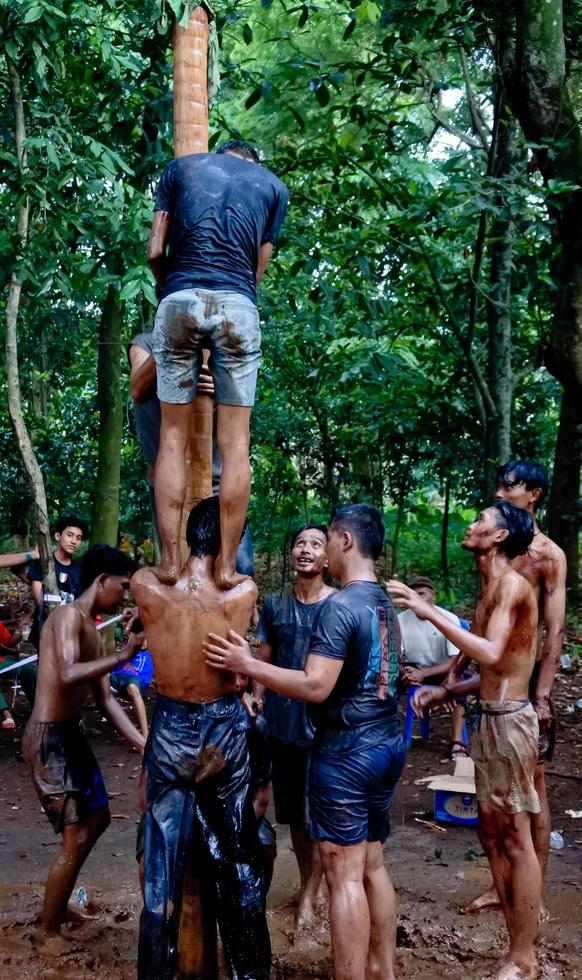 pamulang, 17 août 2022. divers concours pour commémorer la fête de l'indépendance de l'indonésie ont été organisés de manière simple mais toujours vivante. photo