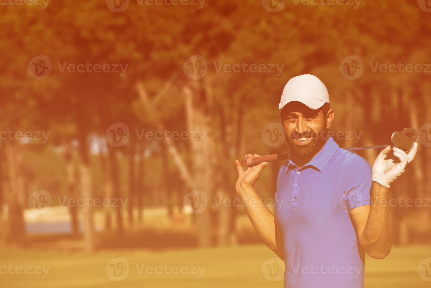 portrait de joueur de golf au cours photo