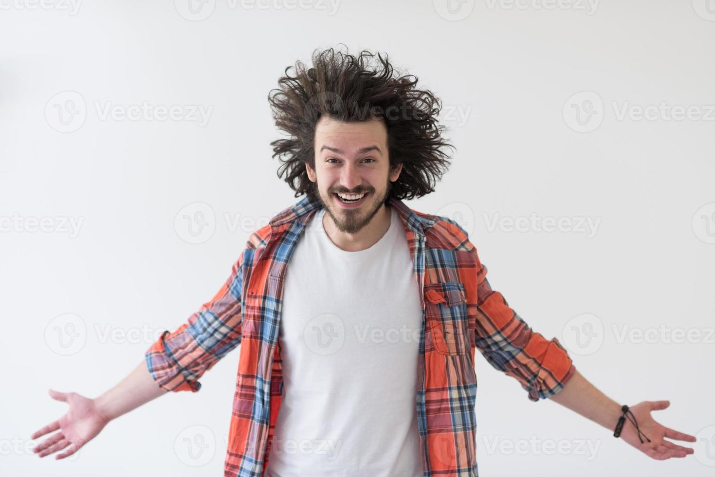 homme debout à bras ouverts isolé sur un blanc photo