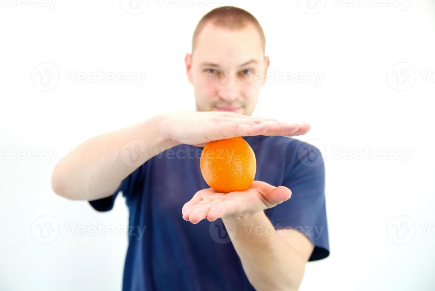 homme à l'orange photo