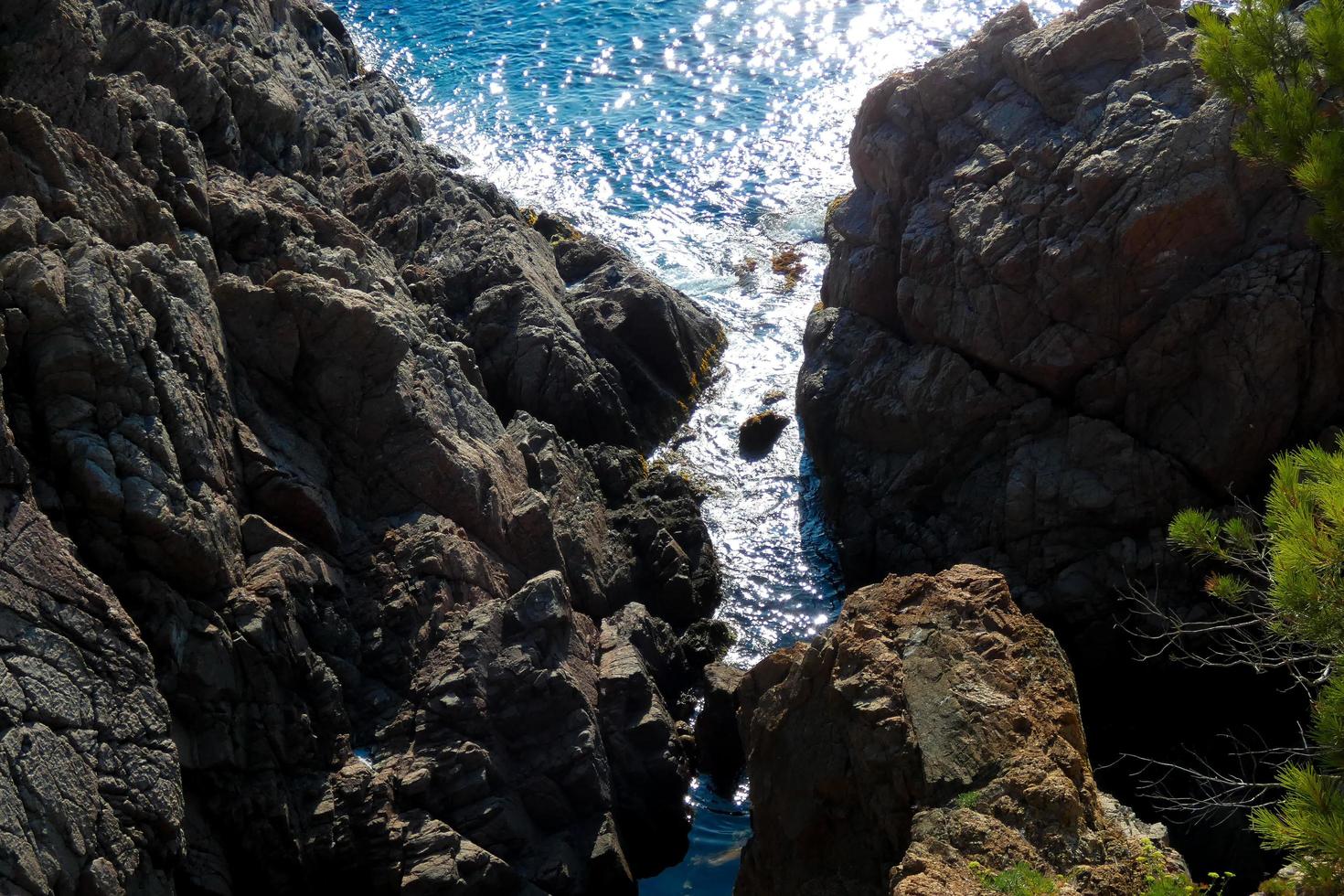 vue sur les falaises de la costa brava catalane photo