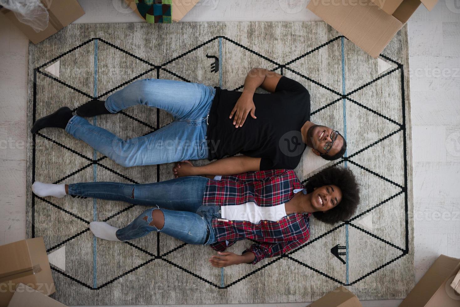 vue de dessus du séduisant jeune couple afro-américain photo