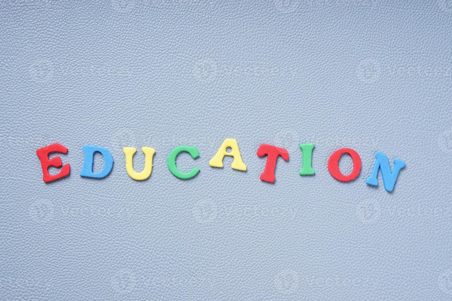 éducation en lettres colorées photo