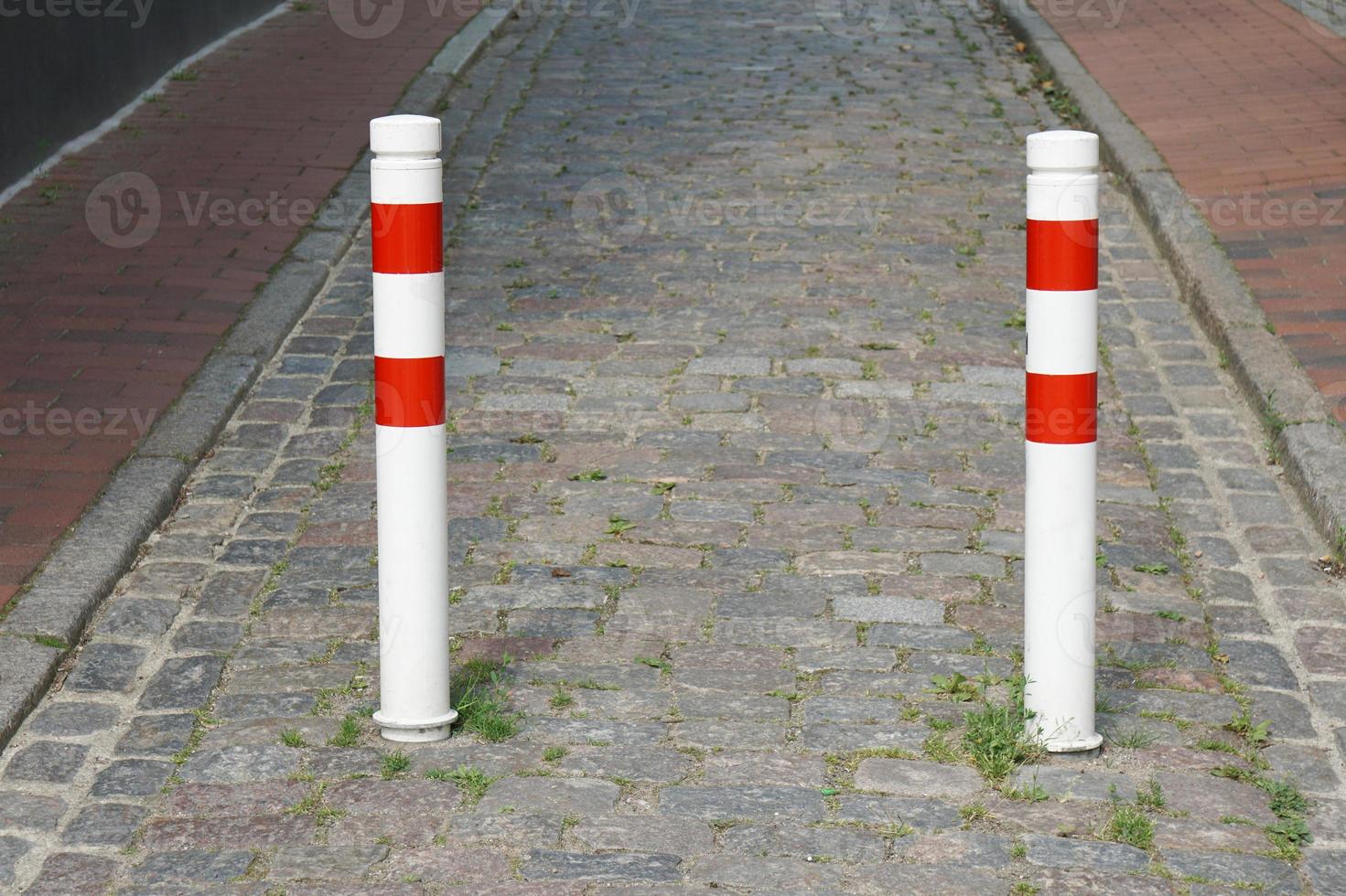 bornes sur la rue de la ville photo