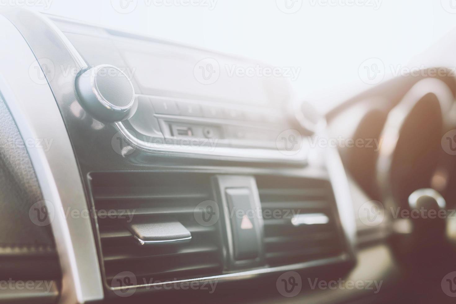 intérieur d'une voiture moderne, climatiseur de voiture photo