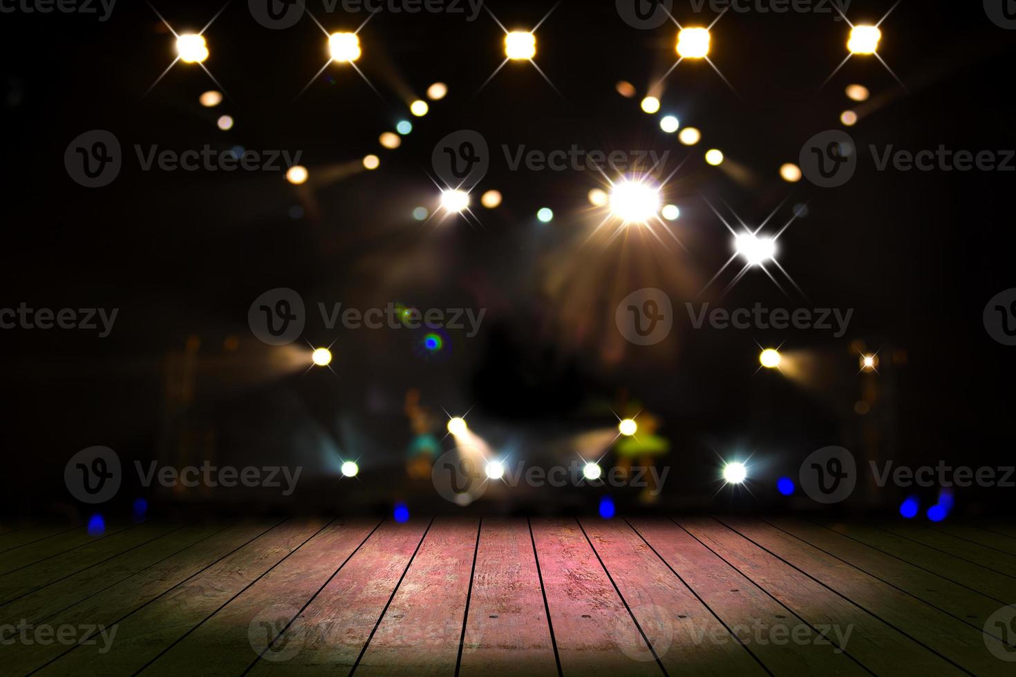 bureau supérieur avec bokeh léger en arrière-plan flou de concert, table en bois photo