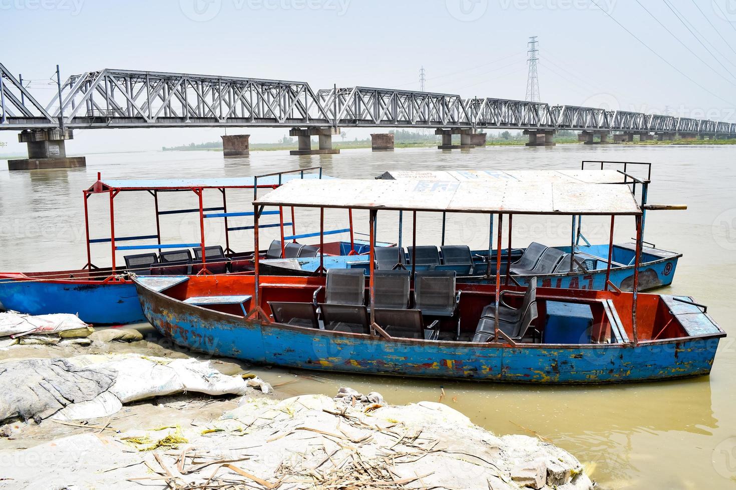 ganga vu dans garh mukteshwar, uttar pradesh, inde, la rivière ganga est considérée comme la rivière la plus sacrée pour les hindous, une vue de garh ganga brij ghat qui est un lieu religieux très célèbre pour les hindous photo